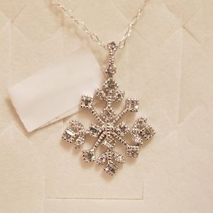 18 inch, Simulated Diamond, Snowflake Pendant, 925 Silver, TGW 3.78 carats, NWT